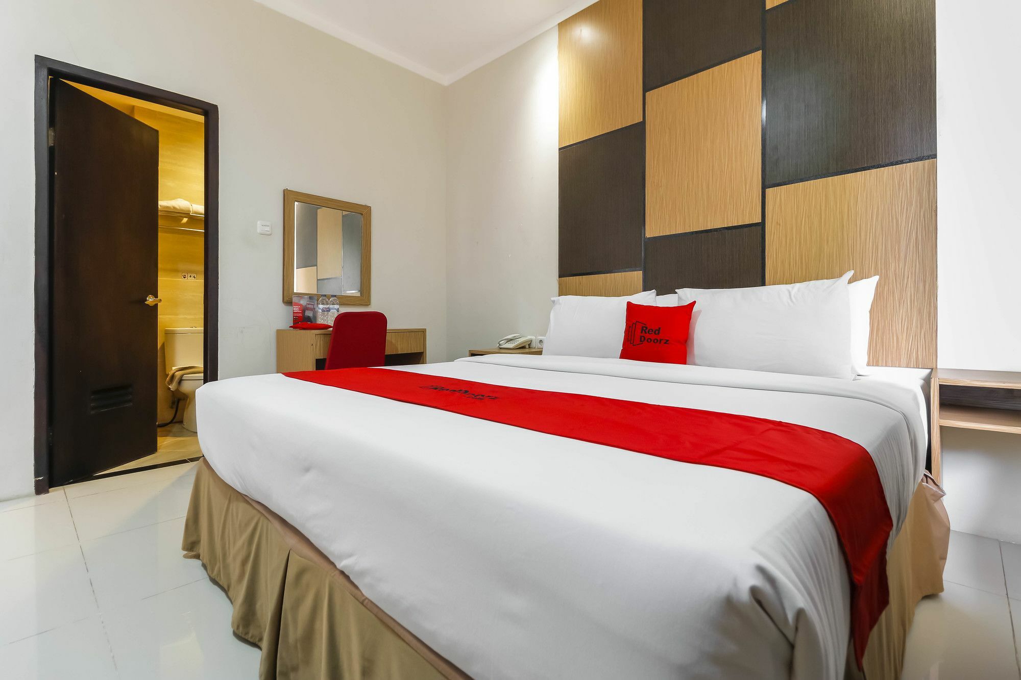 Reddoorz Plus Near Pantai Losari Makassar Exterior photo