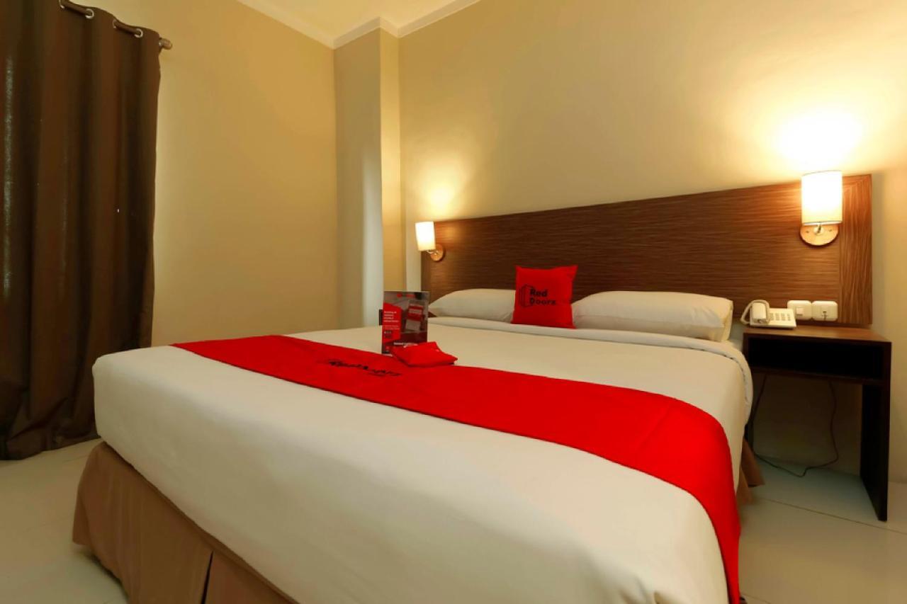 Reddoorz Plus Near Pantai Losari Makassar Exterior photo