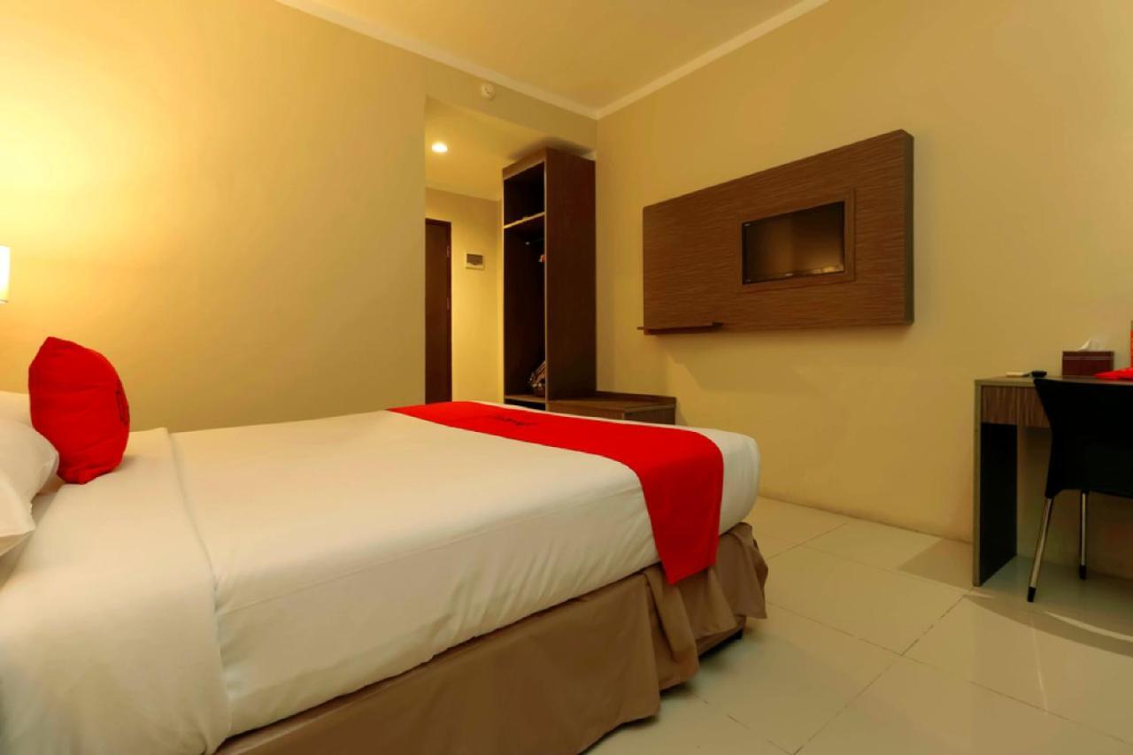 Reddoorz Plus Near Pantai Losari Makassar Exterior photo