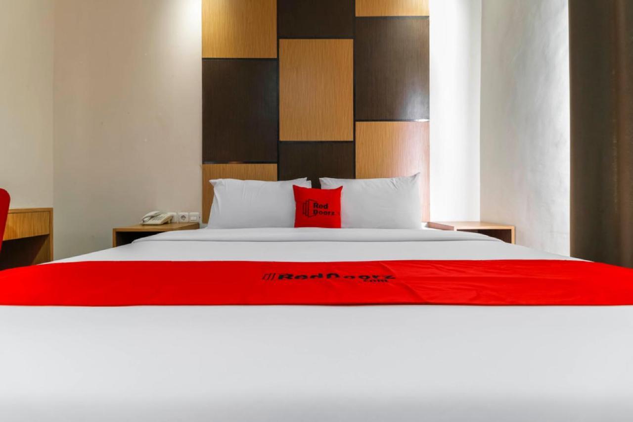 Reddoorz Plus Near Pantai Losari Makassar Exterior photo
